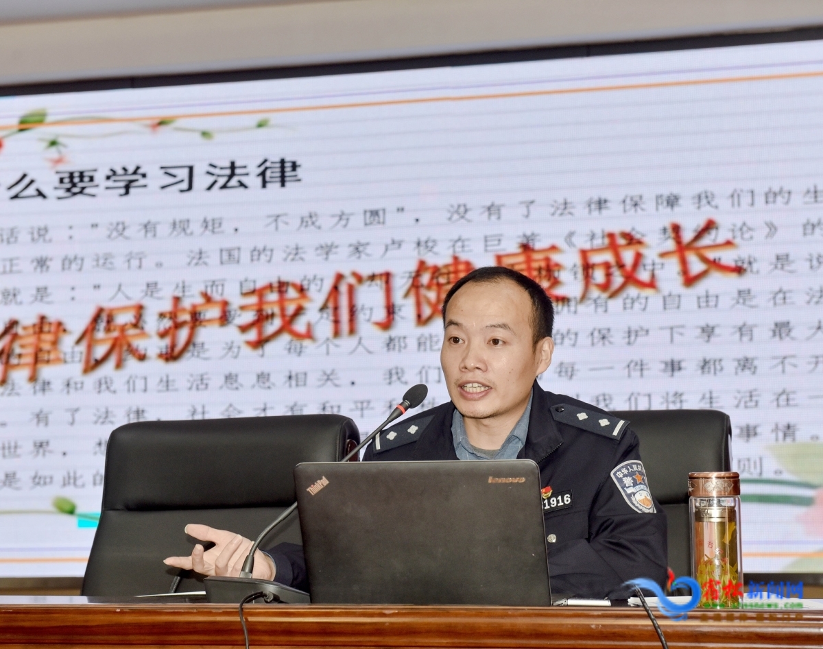民警講授法律知識.JPG
