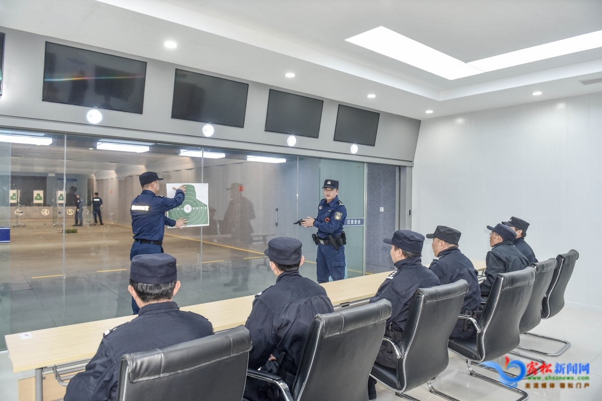 講解武器安全操作.jpg